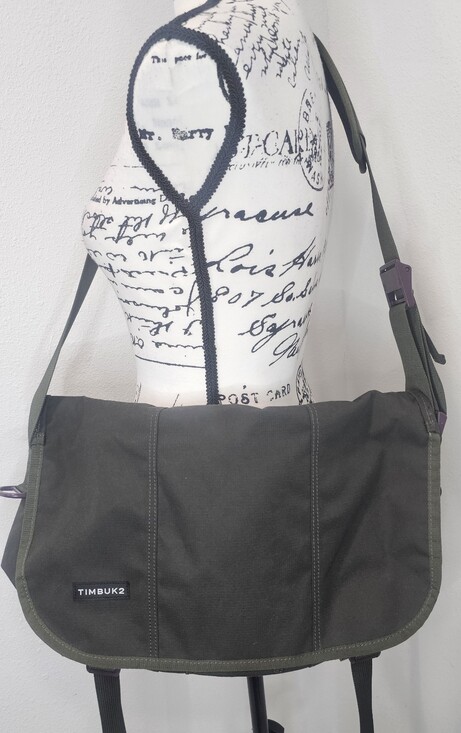 Timbuk2 Lightweight Flight Classic Messenger Bag Large Army Green Purple NEW